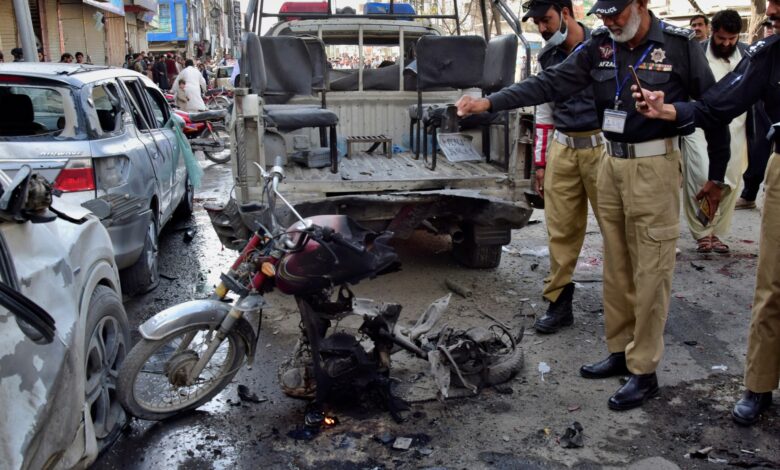 انفجارات مميتة تستهدف ضباط شرطة في كويتا بباكستان |  أخبار
