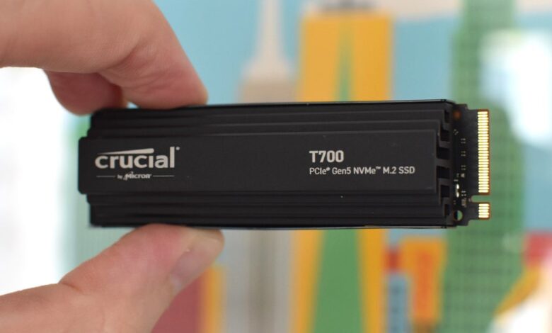يُظهر Crucial T700 الآمال والقيود التي توفرها محركات الأقراص ذات الحالة الثابتة PCIe 5.0 SSD